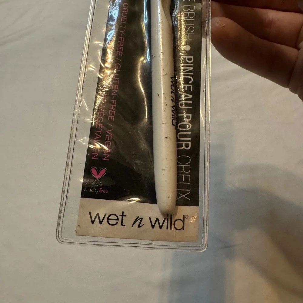 $3 BUNDLE ITEM New Wet n Wild‎ Crease Brush Tapered Eyeshadow Blending Brush